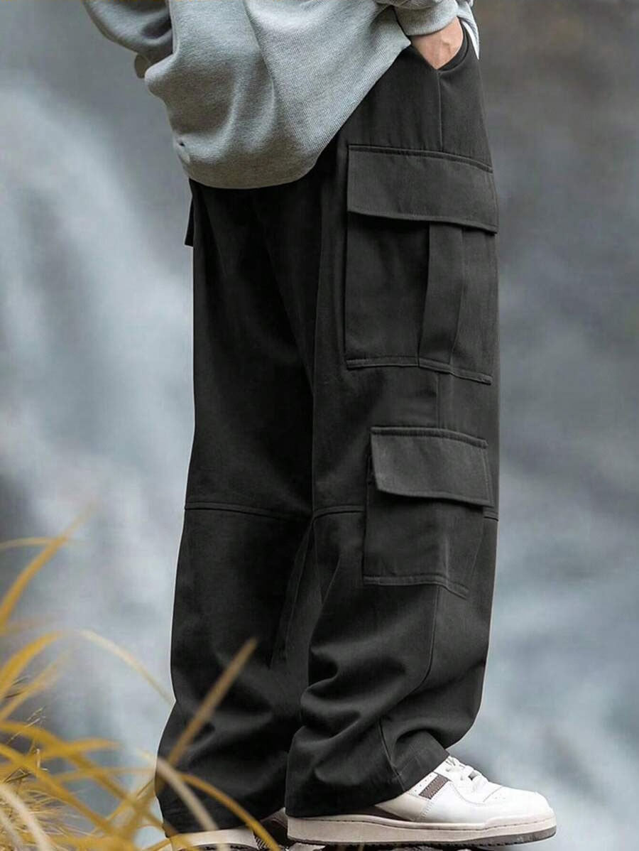 Men's casually cut multiple pockets cargo pants with wide leg and prominent knee darts Mune Fashion