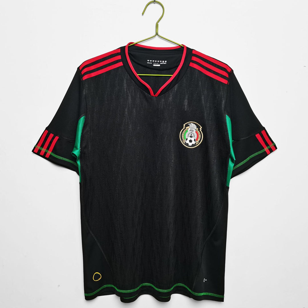 Unisex nan vintage-inspired football shirt with polo collar and large-scale Aztec motif Mune Fashion