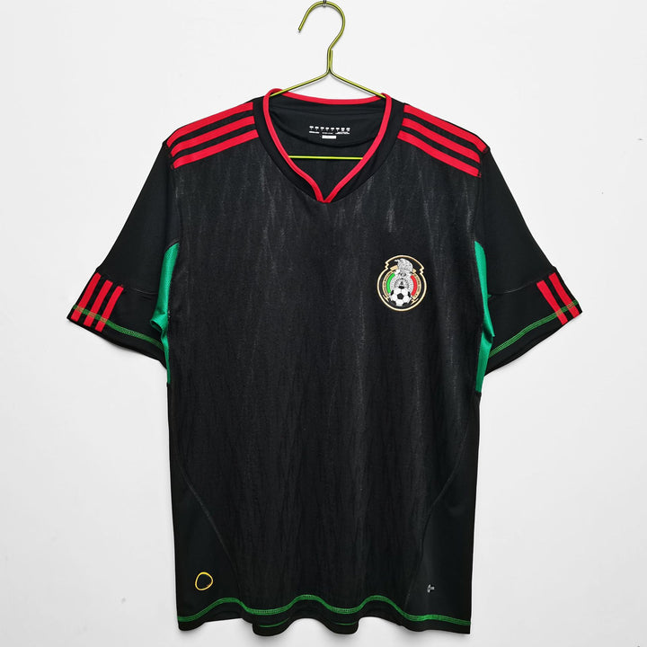 Unisex nan vintage-inspired football shirt with polo collar and large-scale Aztec motif Mune Fashion