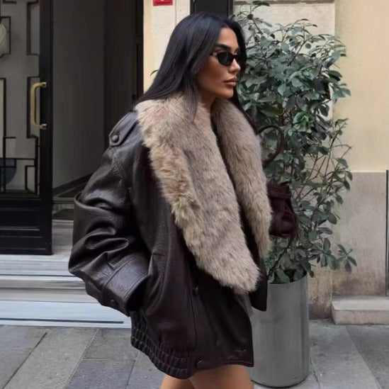 Ladies nan short leather jacket with voluminous fur collar, elastic waistband and patch pockets Mune Fashion