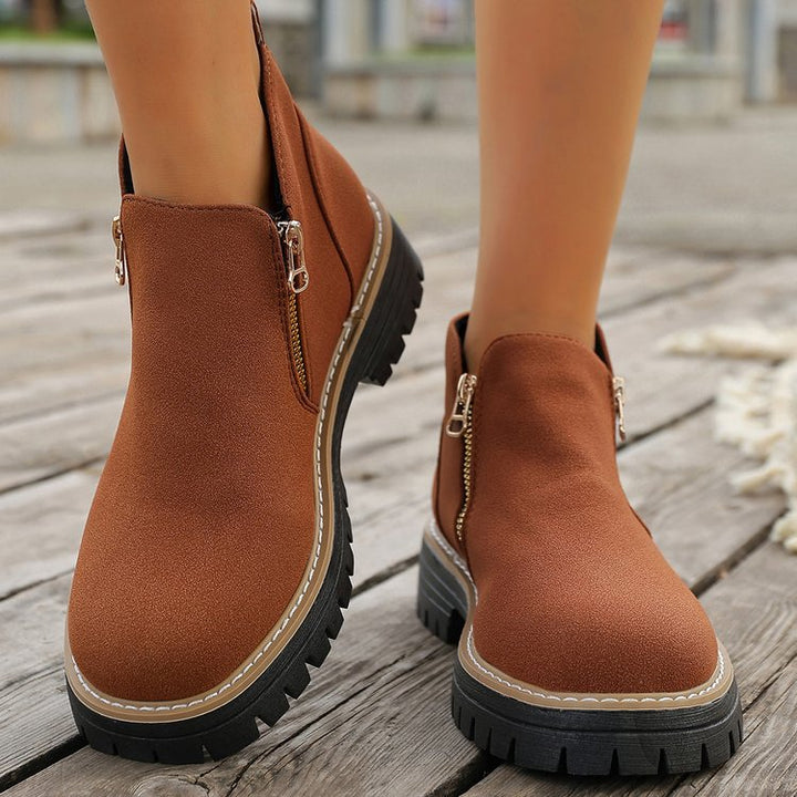 Damen Kurzschaft-Stiefeletten aus Veloursoptik mit seitlichem Reißverschluss und grober Profilsohle Mune Fashion