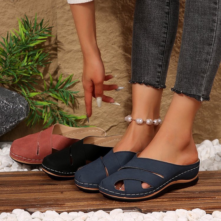 Women's comfortable closed clogs with cut-outs, padded comfort insole and lightweight wedge sole Mune Fashion