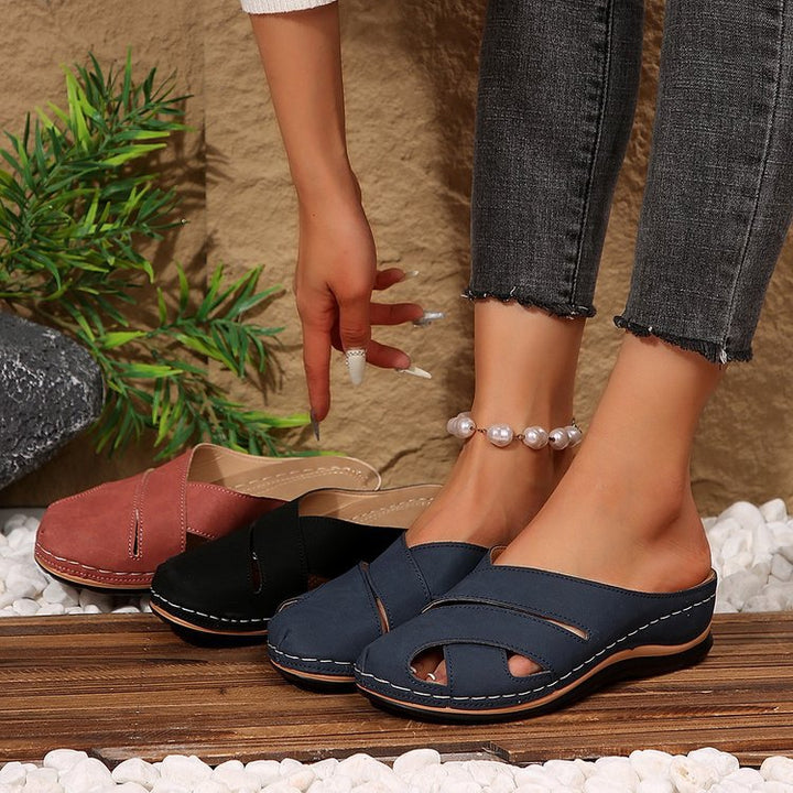 Women's comfortable closed clogs with cut-outs, padded comfort insole and lightweight wedge sole Mune Fashion