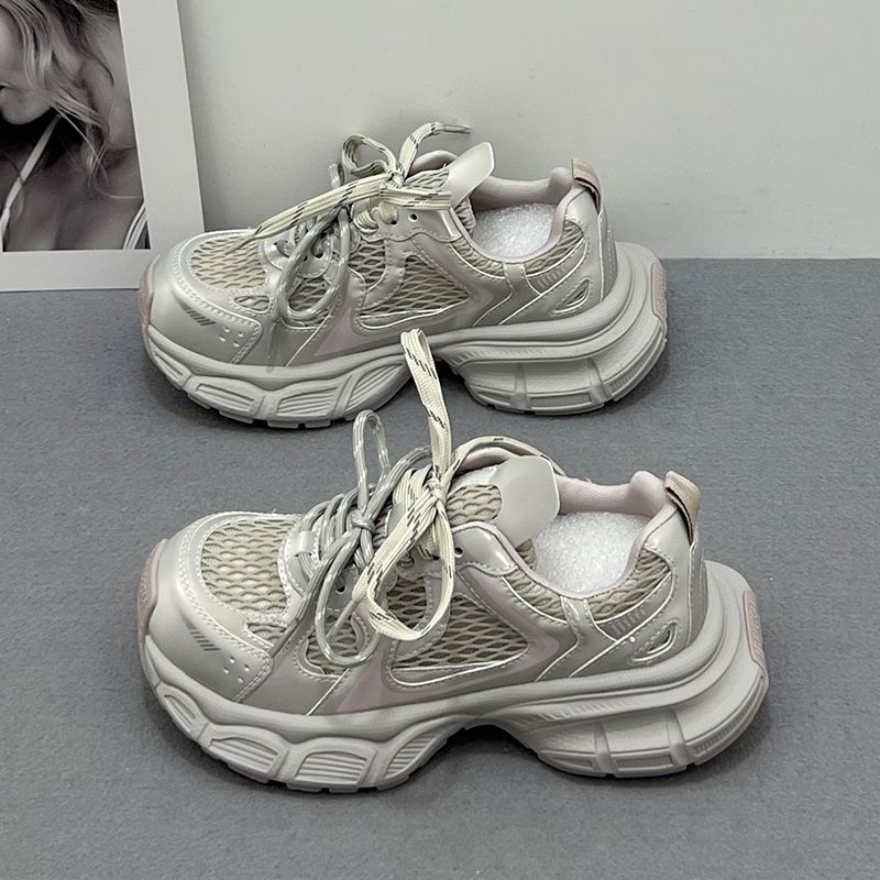Women’s Sporty Running Sneakers with Breathable Mesh Structure and Trendy Design Mune Fashion