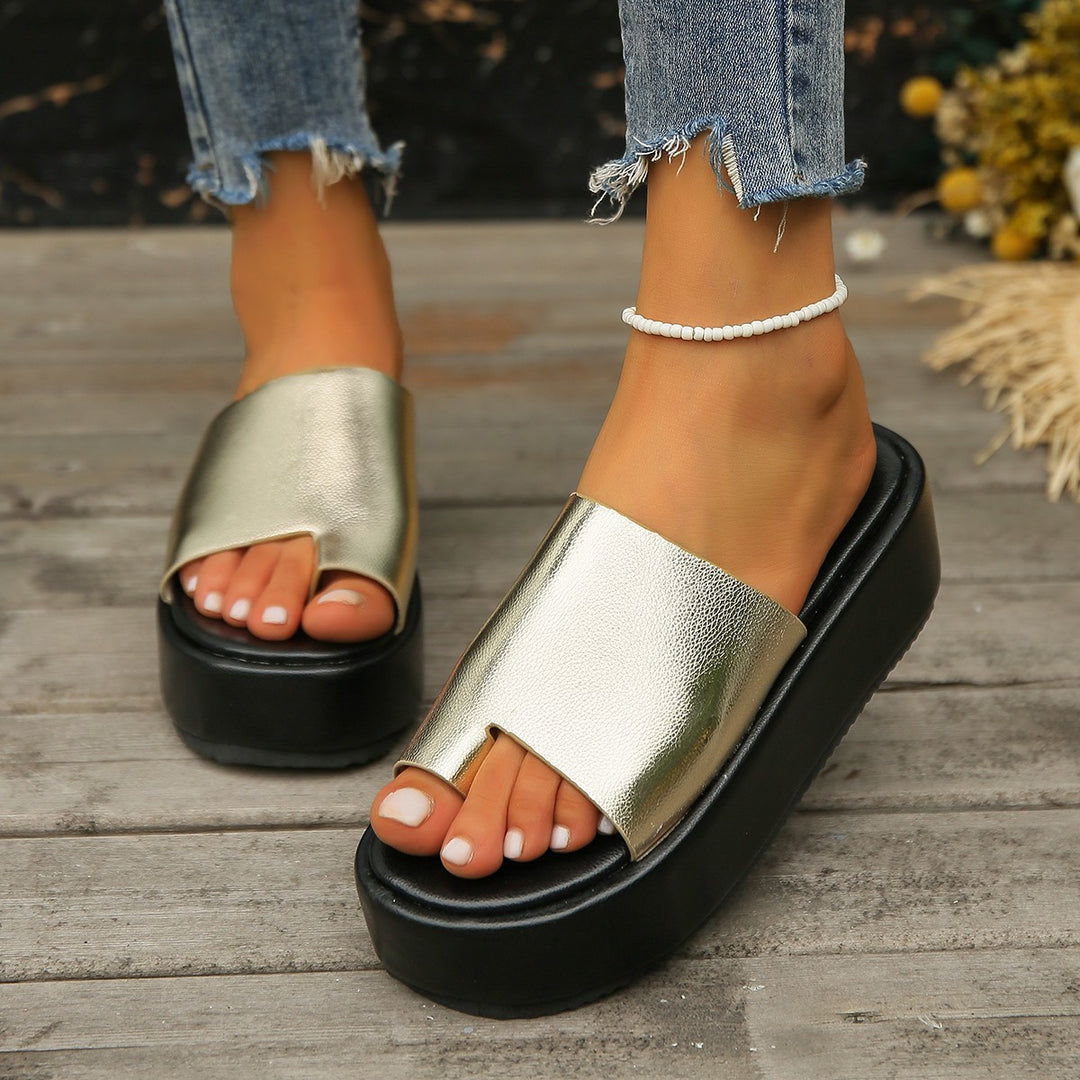 Ladies' platform slide with central toe cut-out, padded comfort insole and non-slip profile sole Mune Fashion