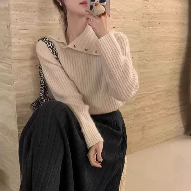 Women’s turtleneck sweater with snap-button placket and fine ribbed structure Mune Fashion