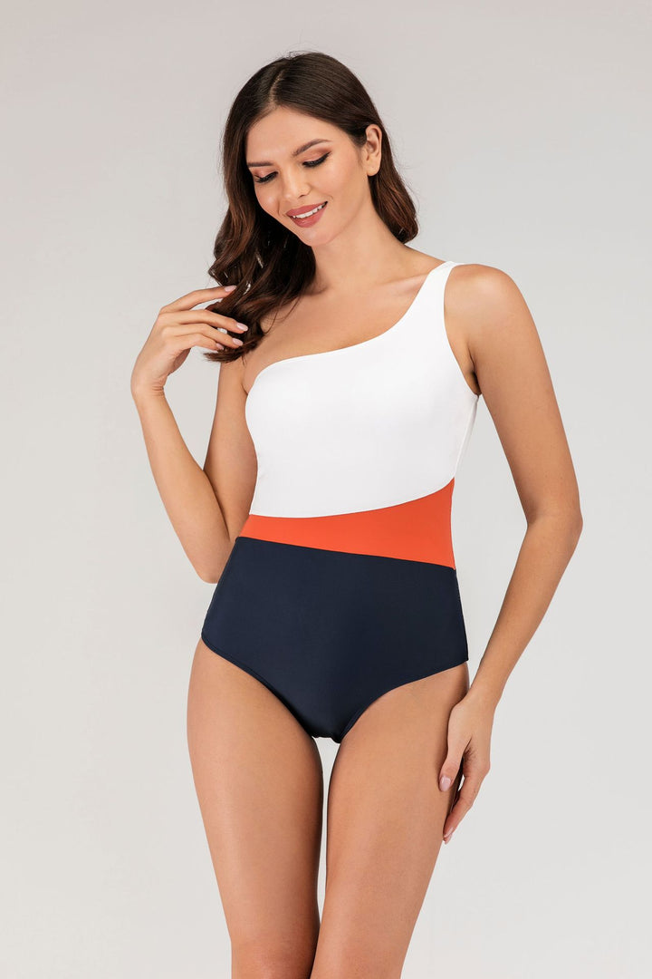 Women's Sporty One-Piece Swimsuit made of high-quality material Mune Fashion