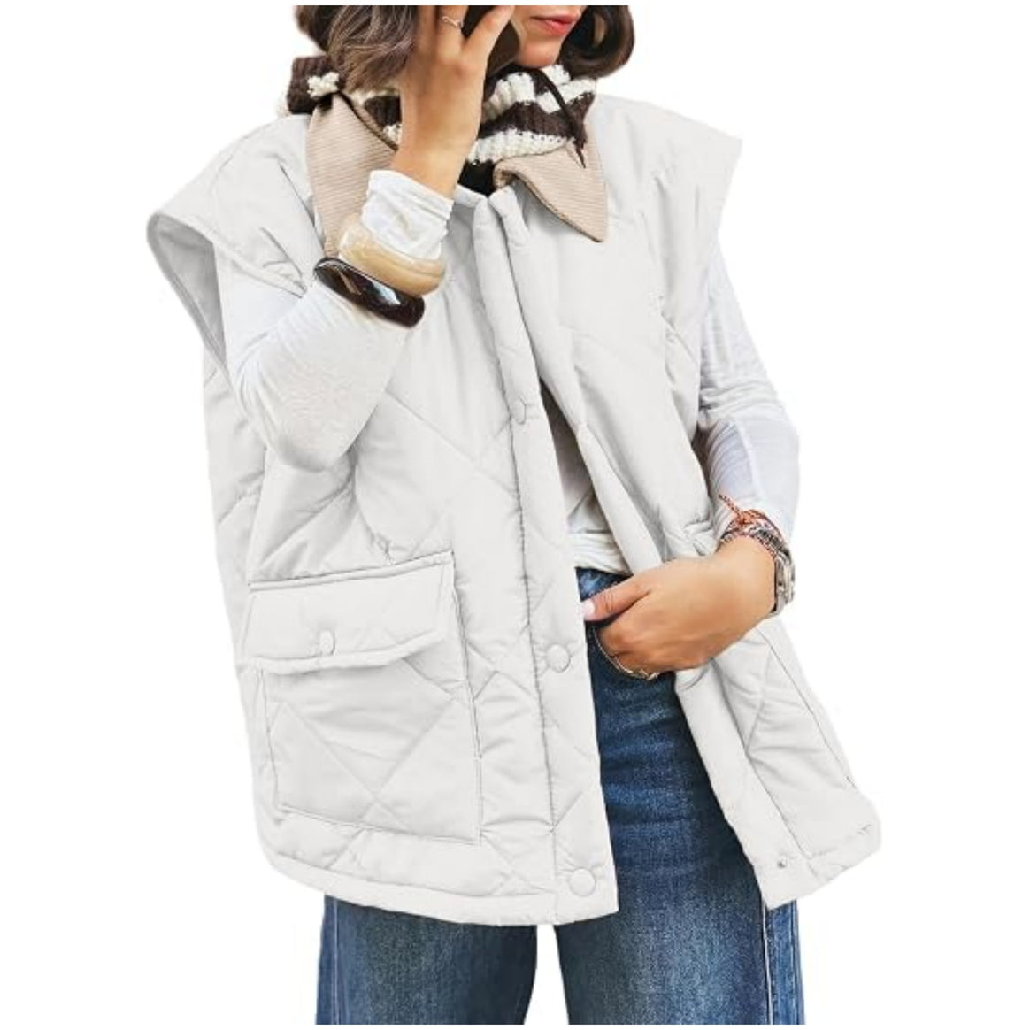 Women's quilted vest without sleeves with large flap pockets and snap button closure Mune Fashion