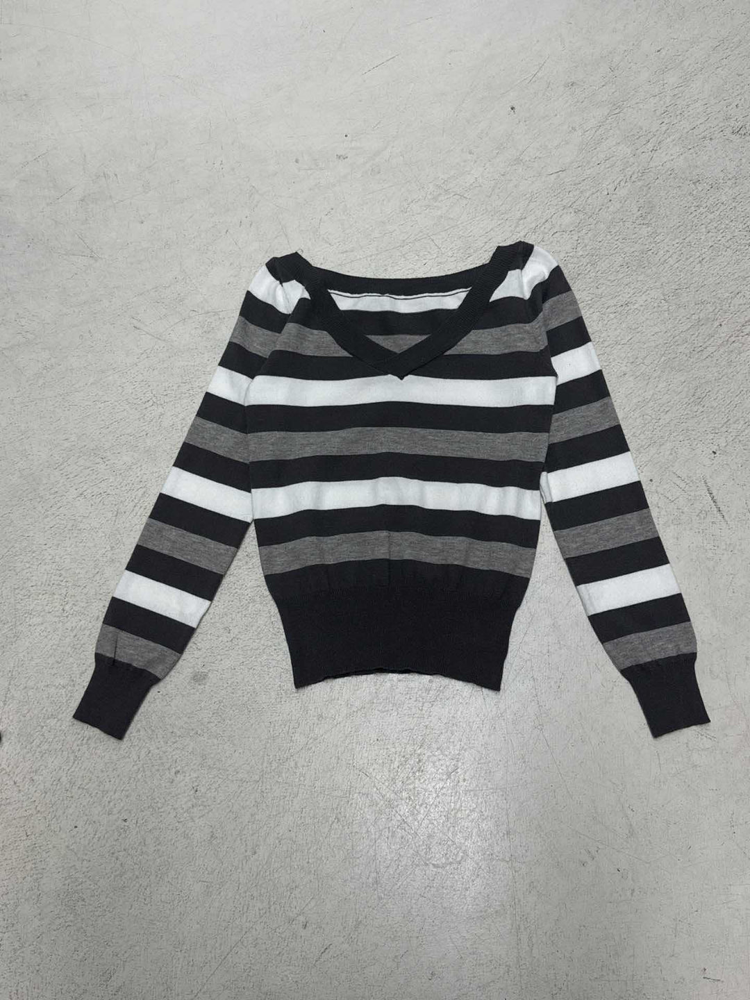 Women Tailored Fine Knit Sweater with Wide Block Stripes and V-Neck Mune Fashion
