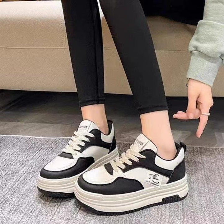 Women's sporty running sneakers with fashionable design and cushioning sole Mune Fashion