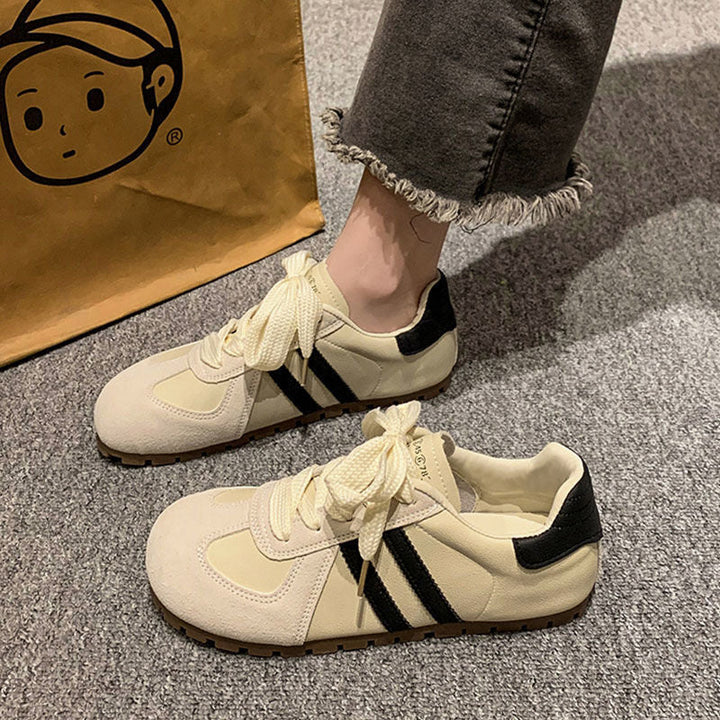 Women Retro-Inspired Suede Sneakers with Sporty Profile Mune Fashion