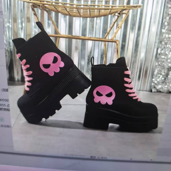 Women's ankle-high platform boots in punk and gothic style with elevated tread sole and distinctive skull appliqué Mune Fashion