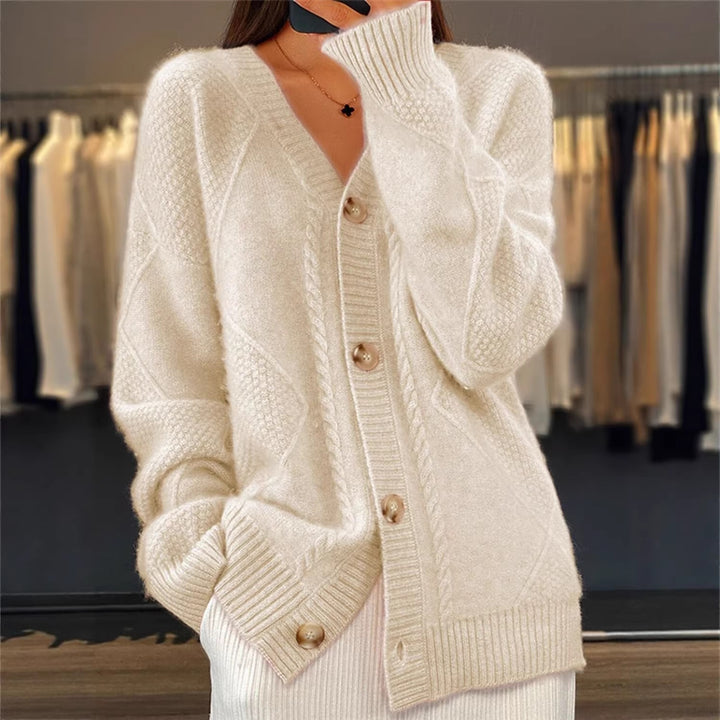Women's oversized knitted cardigan with cable pattern, V-neck and large buttons Mune Fashion