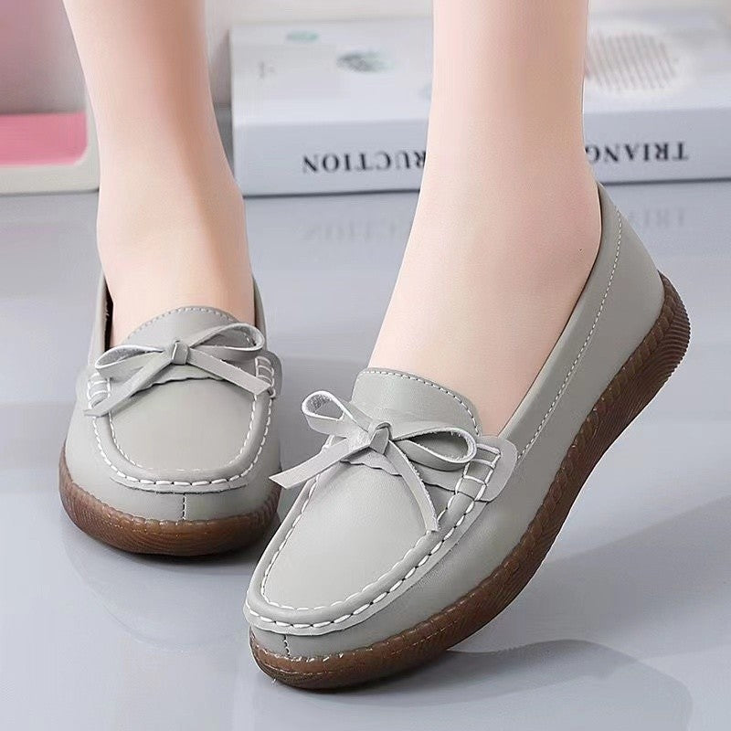 Women's comfortable leather look moccasin with bow decoration and profiled rubber sole Mune Fashion