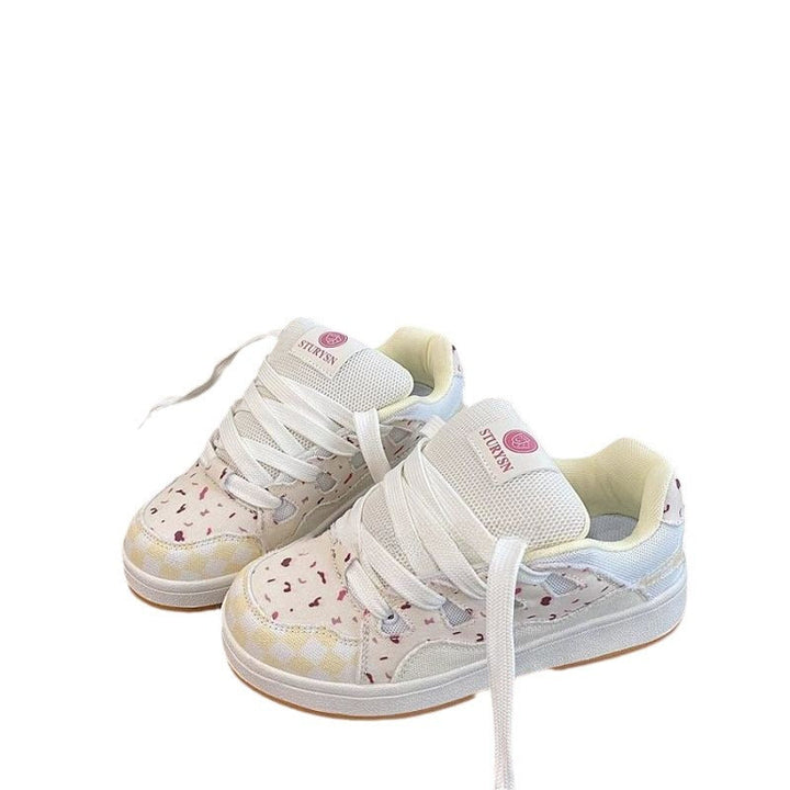 Women's sporty sneakers with playful design and comfortable plastic upper material Mune Fashion