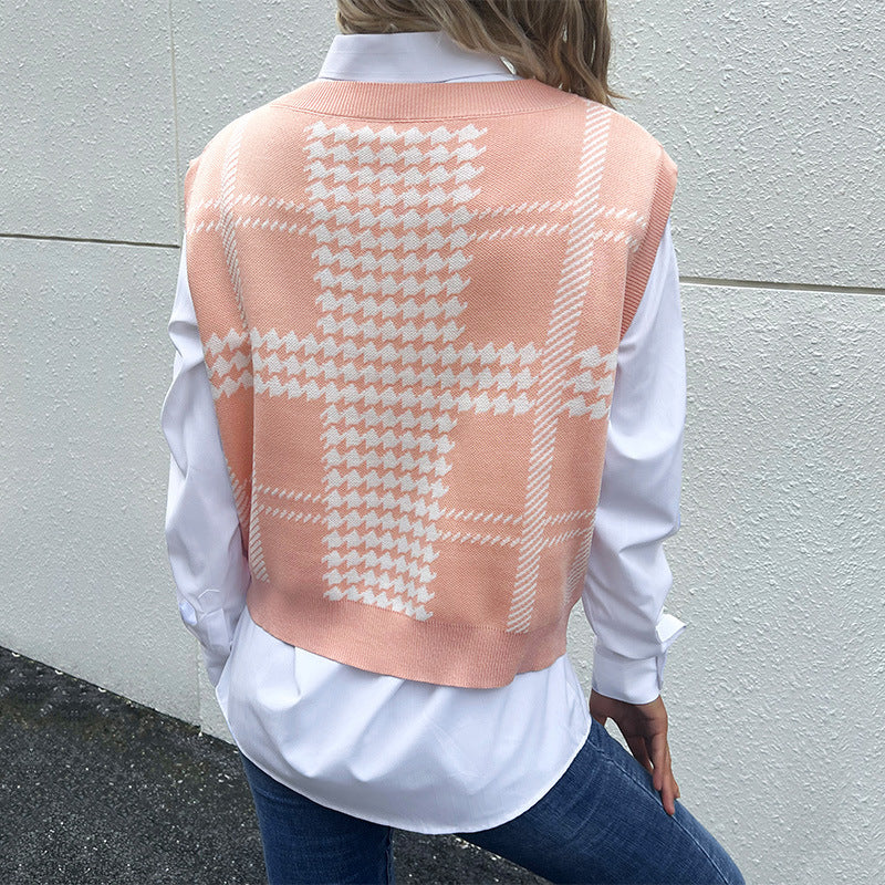 Ladies oversized knit vest with V-neck and houndstooth pattern Mune Fashion
