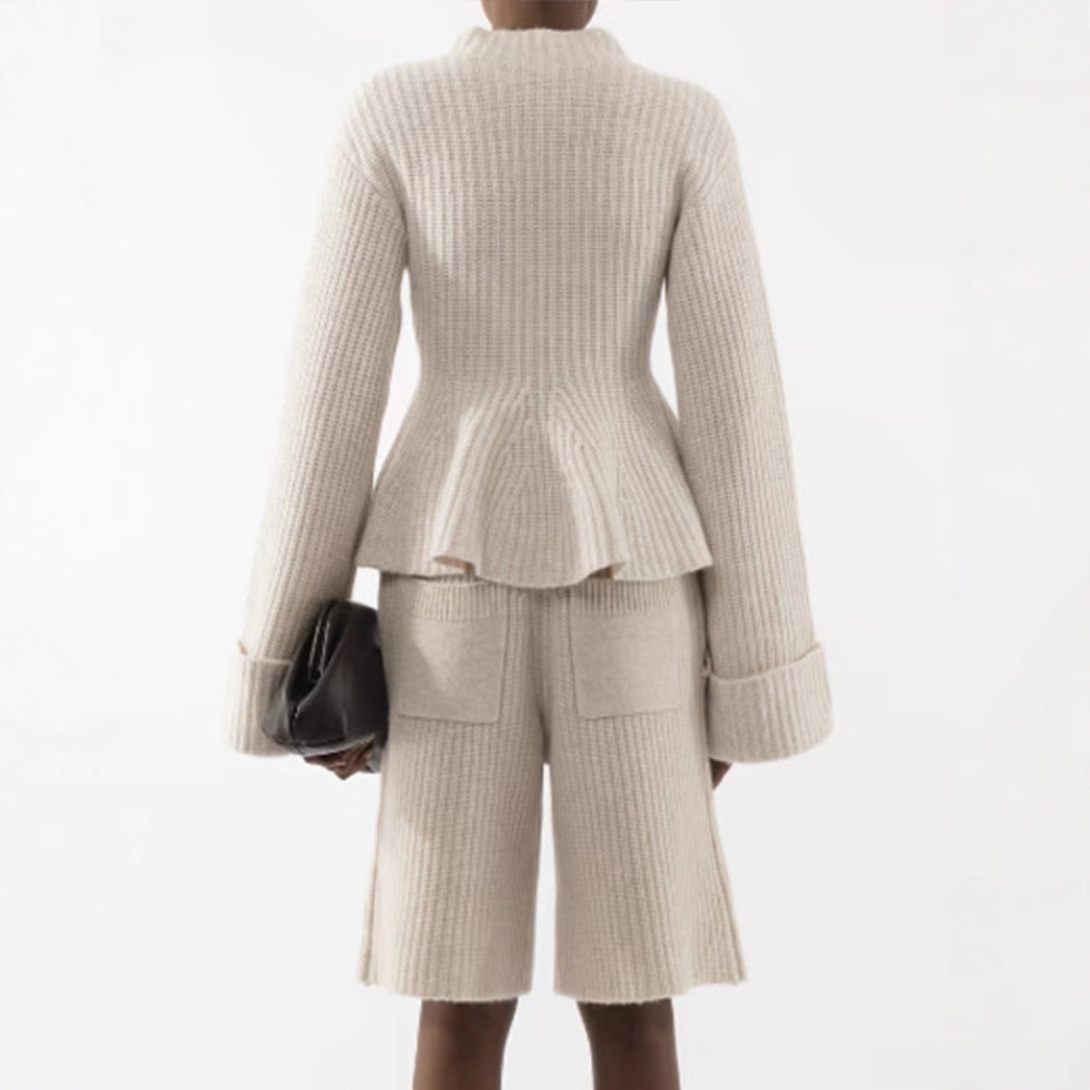 Women's fine knit two-piece set with fitted peplum sweater and high-waist bermuda Mune Fashion