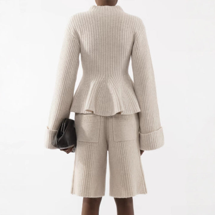 Women's fine knit two-piece set with fitted peplum sweater and high-waist bermuda Mune Fashion