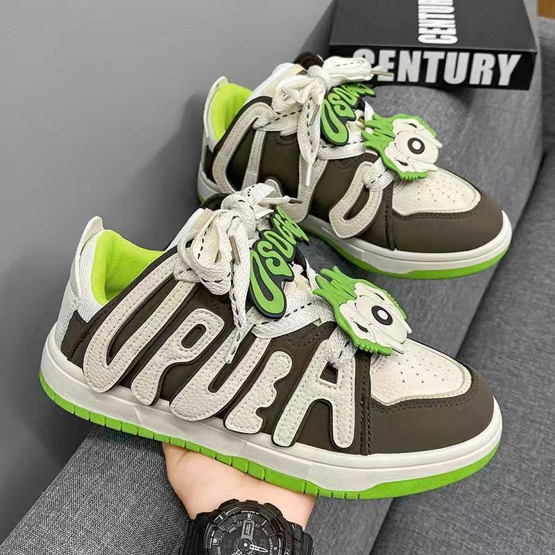 Women's sporty sneakers with unique appliqué and cushioning insole Mune Fashion