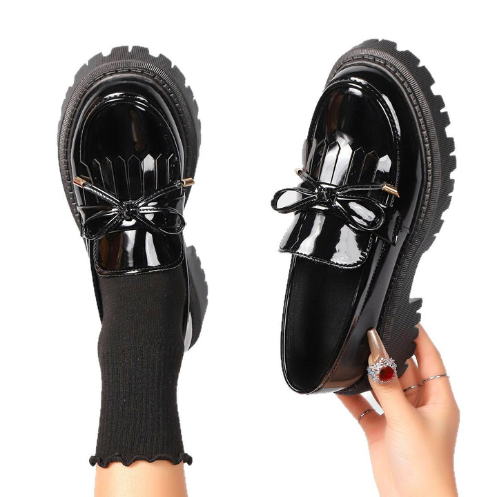 Damen Loafer in Lacklederoptik mit massiver Profilsohle und Zierschleife Mune Fashion