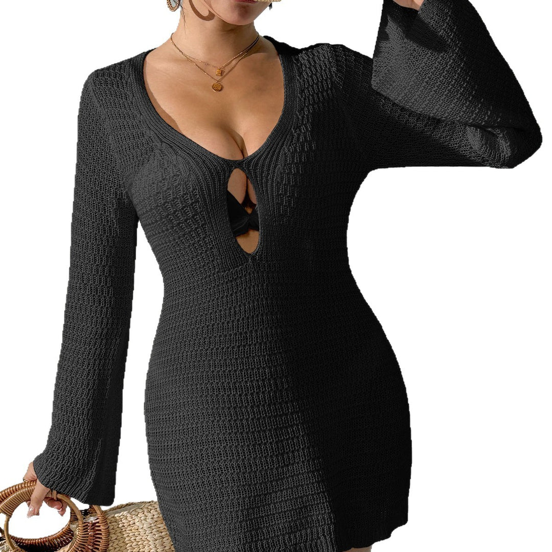 Ladies airy knitted dress with deep V-neck and fashionable slit Mune Fashion