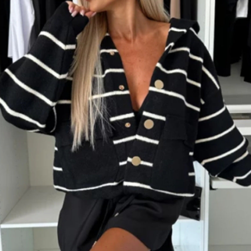 Women's oversized knitted cardigan with hood, wide stripes and gold-colored snap buttons Mune Fashion
