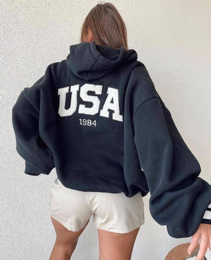 Women's Short Cut Oversized Hoodie with Sewn-On College Application and Ribbed Cuffs Mune Fashion