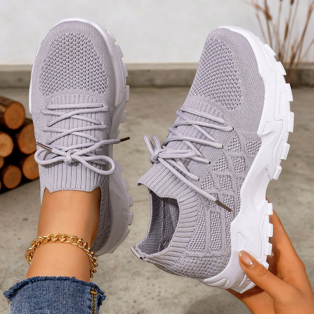 Ladies knitted platform comfort sneakers with sock-like shaft, elastic lacing and molded lightweight sole Mune Fashion