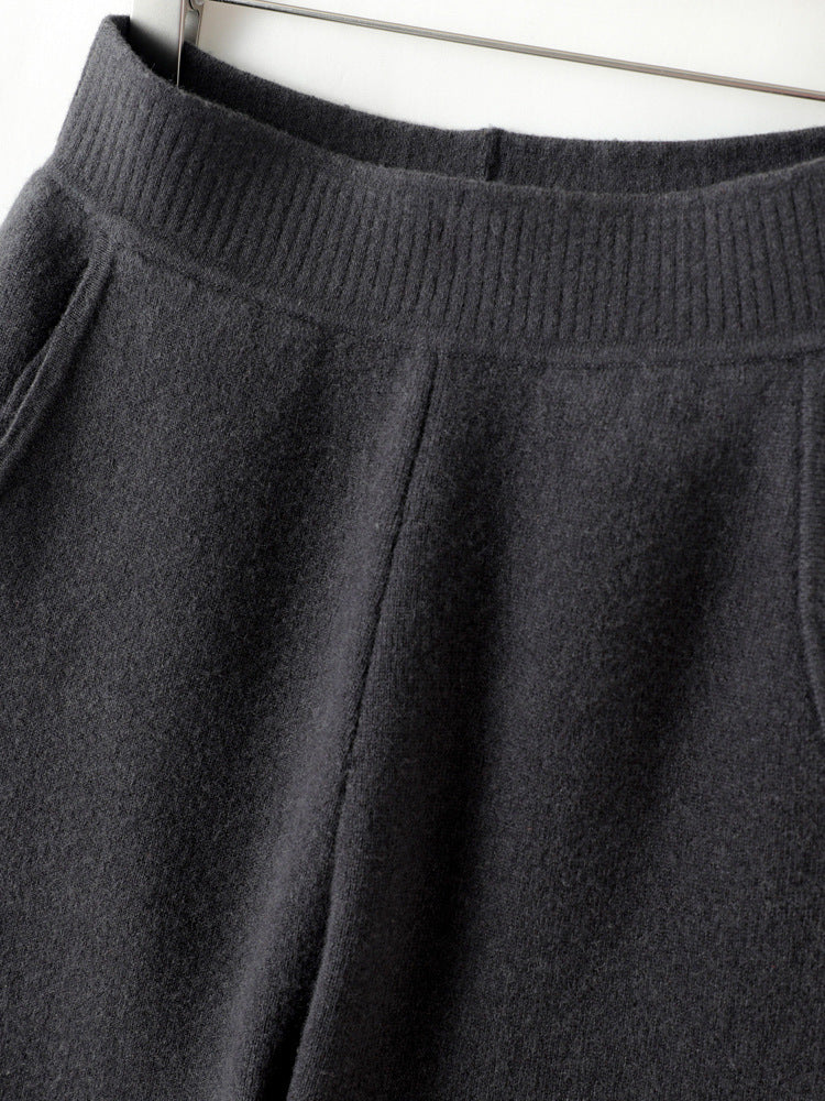 Women High-waisted knit pants with cashmere-like texture and tapered leg Mune Fashion