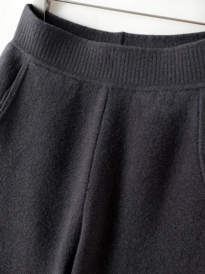 Women High-waisted knit pants with cashmere-like texture and tapered leg Mune Fashion
