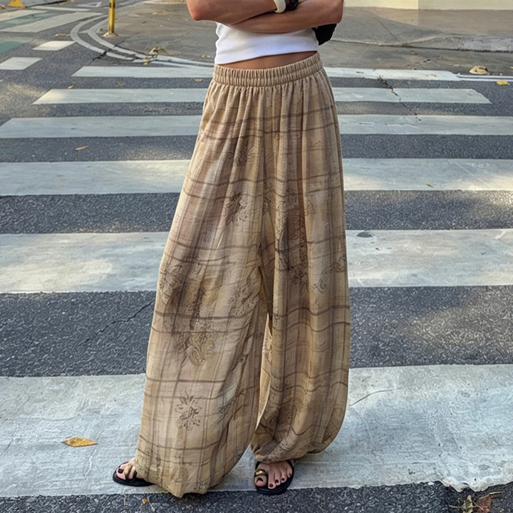 Women's loosely cut palazzo pants with elastic waistband and gathered leg cuffs Mune Fashion