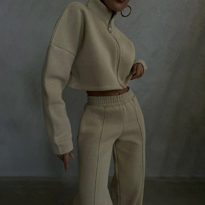 Women's cropped zip-up sweatshirt with stand-up collar and high-waisted jogger pants set Mune Fashion
