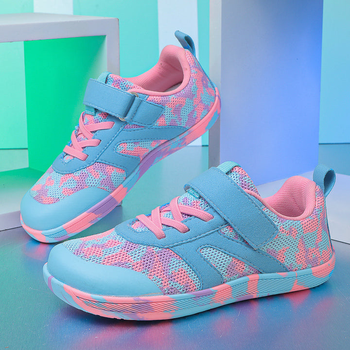 Unisex nan sporty everyday sneaker with Velcro fastening, flexible comfort insole and profiled multidirectional outsole Mune Fashion