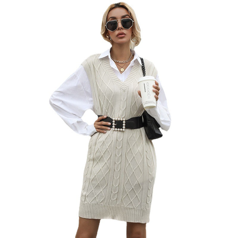 Women's Cable Knit Long Vest with V-Neck and Oversized Silhouette Mune Fashion