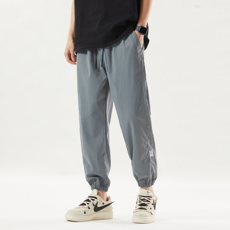 Men's sporty jogging pants with elastic waistband and zippered pockets Mune Fashion