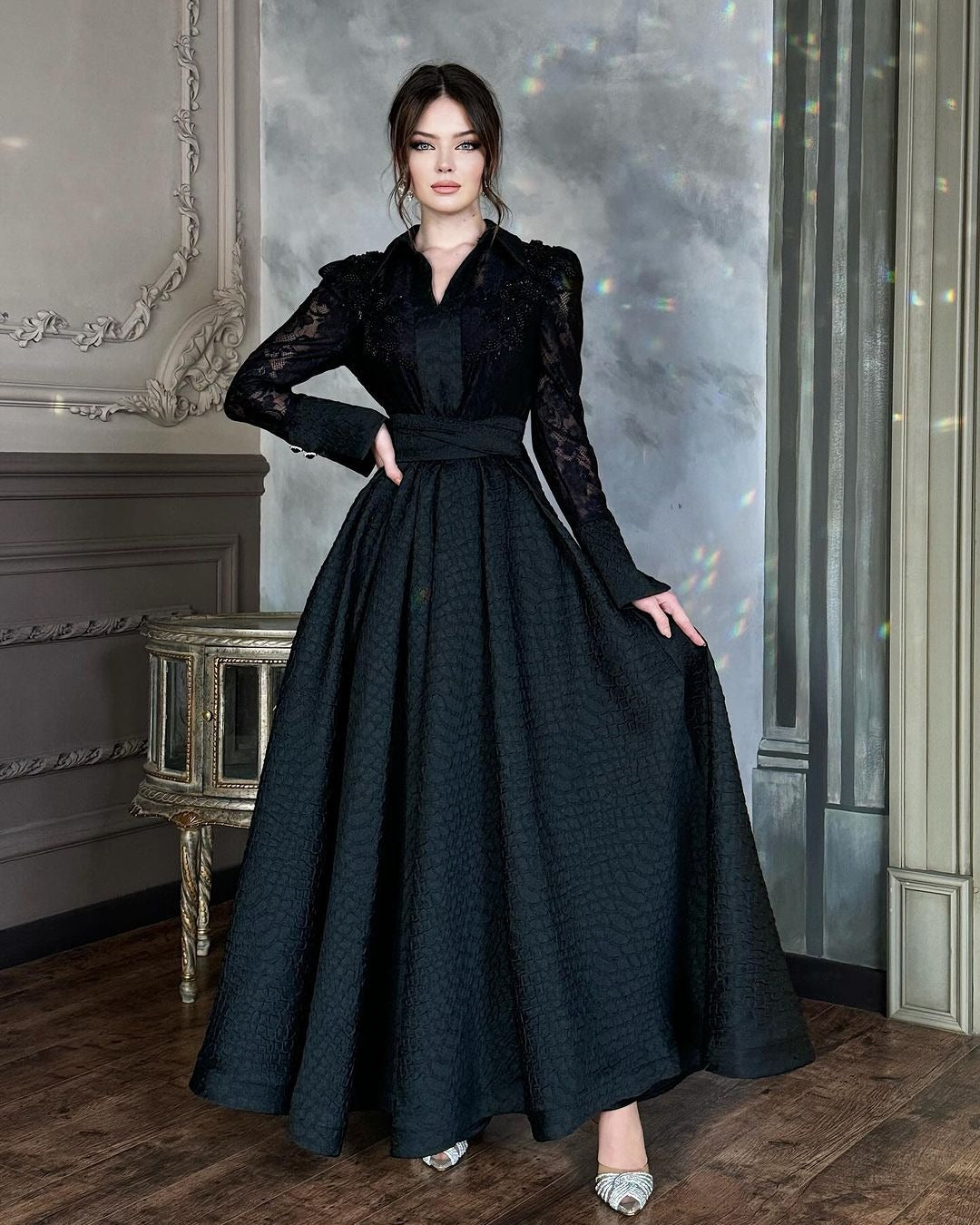 Women Elegant Maxi Dress with Lace Sleeves and Waist Belt Mune
