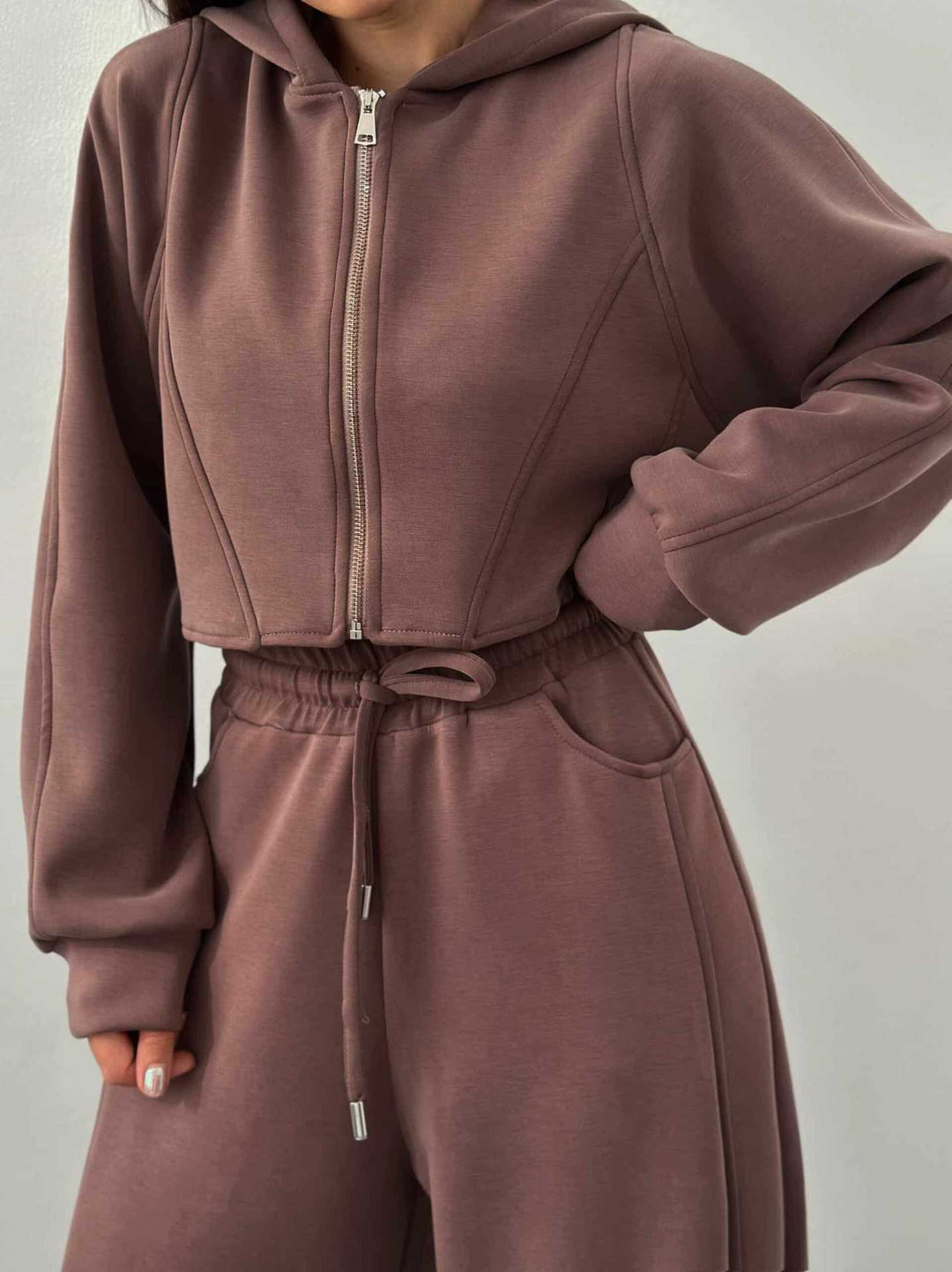Women's loose high-waist lounge pants with drawstring, side pockets, and decorative seams Mune Fashion
