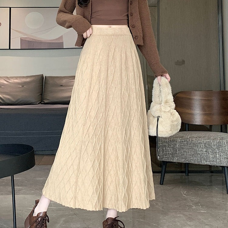 Women's long, pleated skirt with diamond pattern Mune Fashion