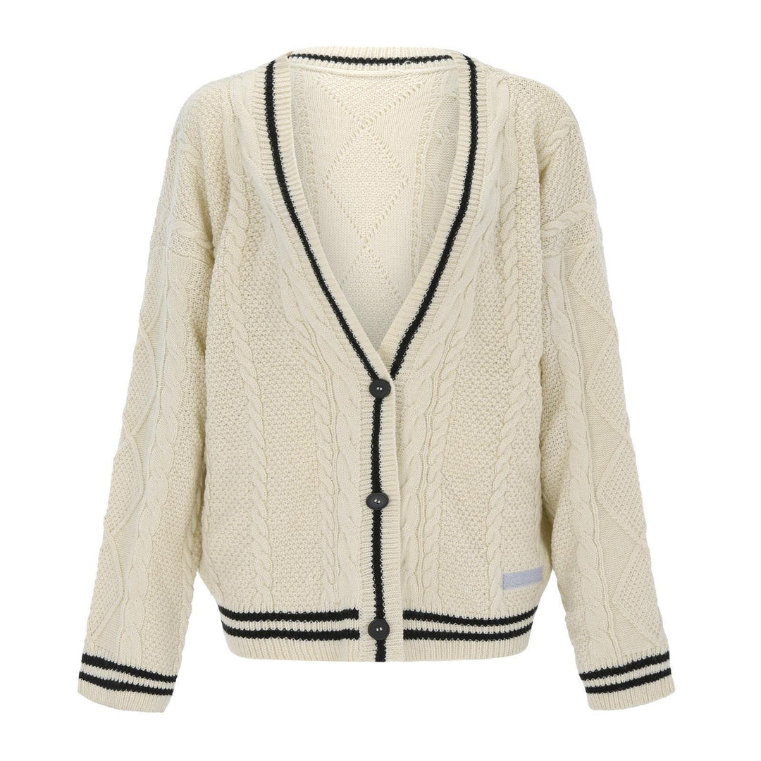 Women's oversized cable knit cardigan with V-neck, button placket and star appliqués Mune Fashion
