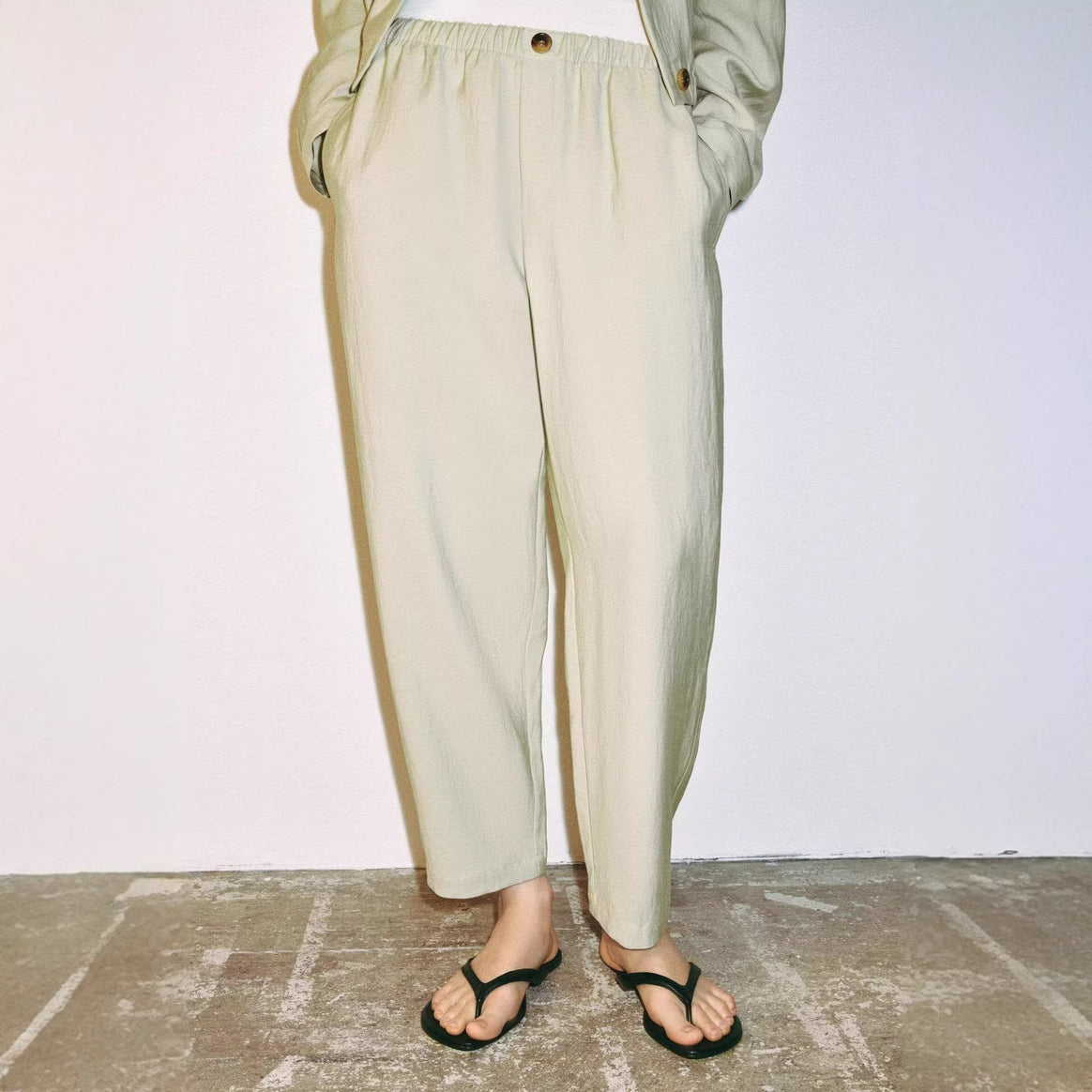 Women's Lightweight High Waist Pants with Elastic Waistband and Straight Leg Mune Fashion