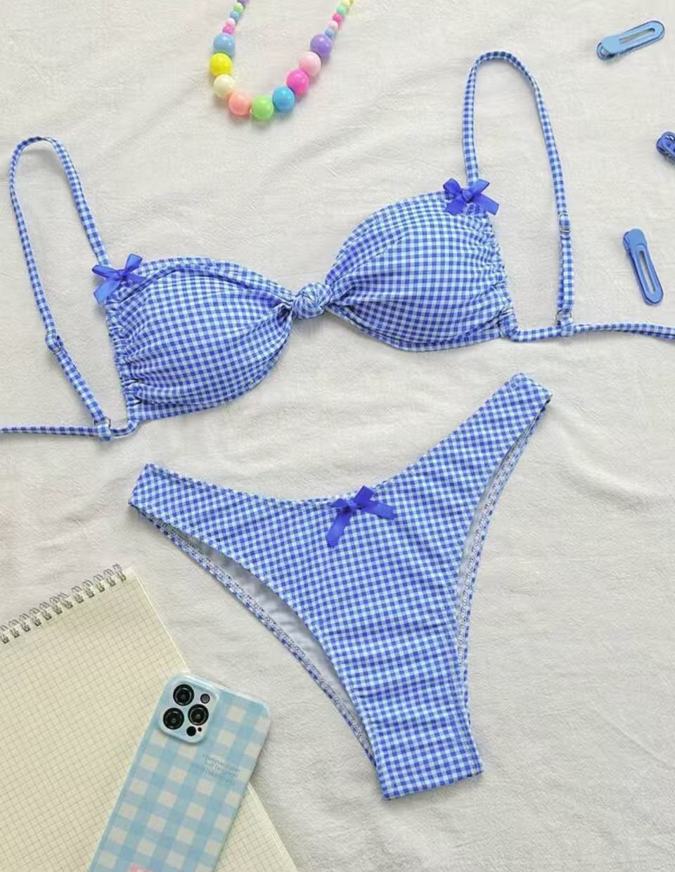 Women's bikini set with ruffle details and adjustable straps Mune Fashion