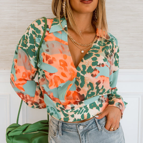 Women's Lightweight Chiffon Blouse with Abstract Animal Mix, Shirt Collar and Waistband Hem