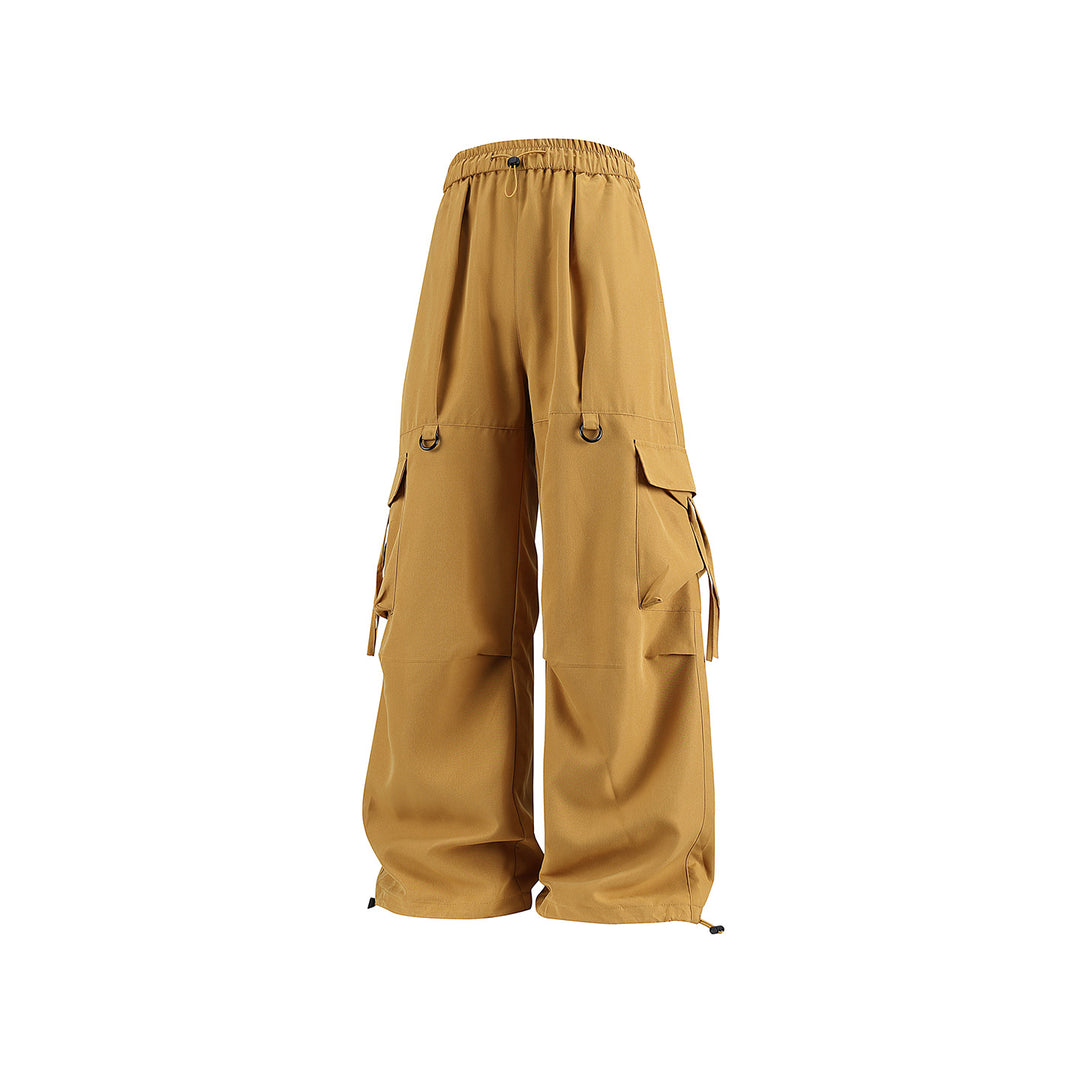 Men's Loose Cargo Pants with Drawstring Waistband, D-Ring Details and Adjustable Hem Drune