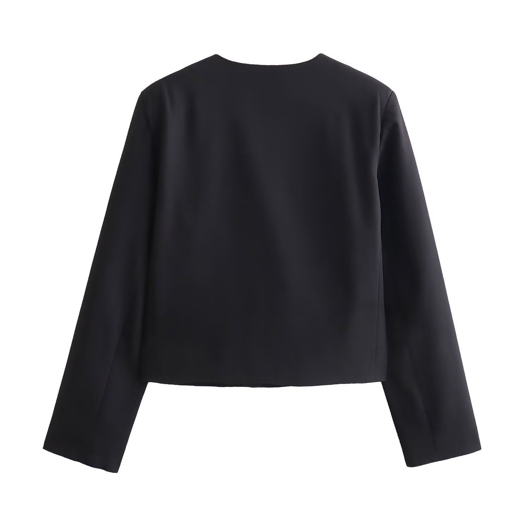 Women’s short blazer in boxy cut with decorative decorative buttons and patch pockets Mune Fashion