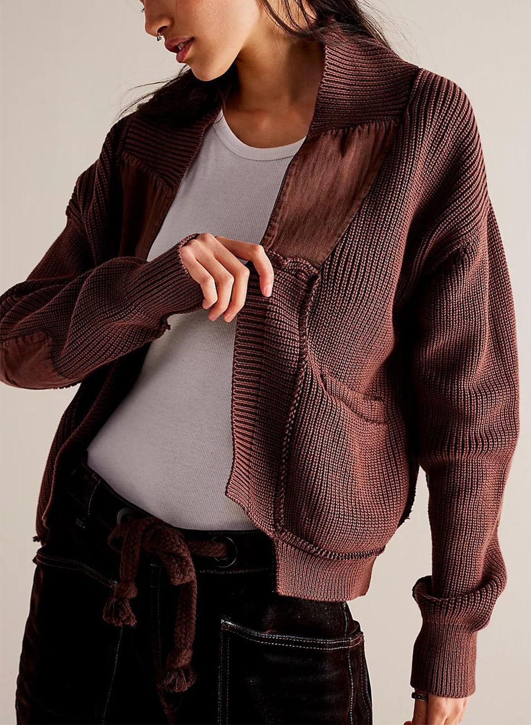 Women’s fashionable cardigan with large pockets