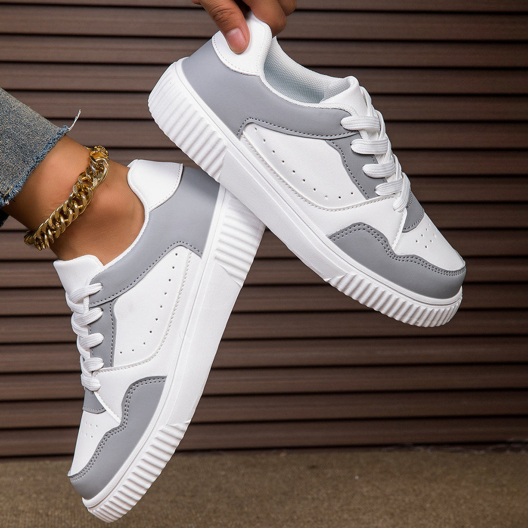 Women low-cut sneakers with ribbed tread, padded collar, and perforated upper material Mune Fashion