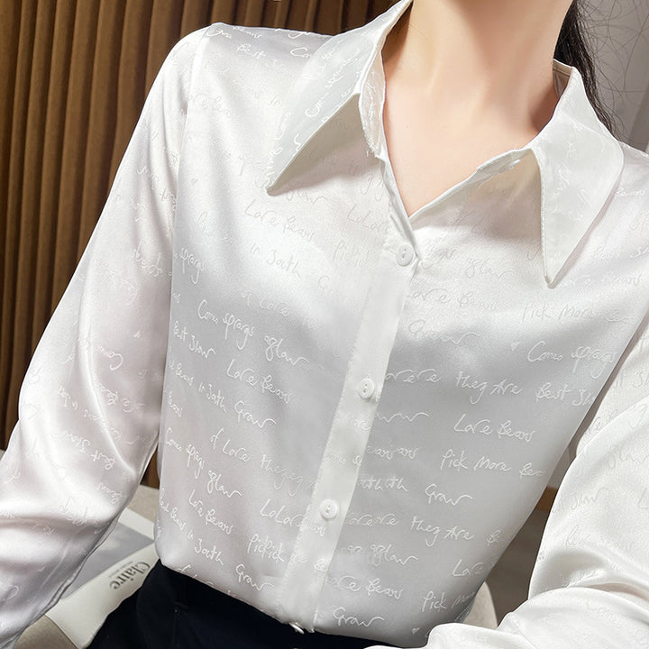 Ladies satin blouse with delicate jacquard writing, pointed shirt collar and continuous button closure Mune Fashion