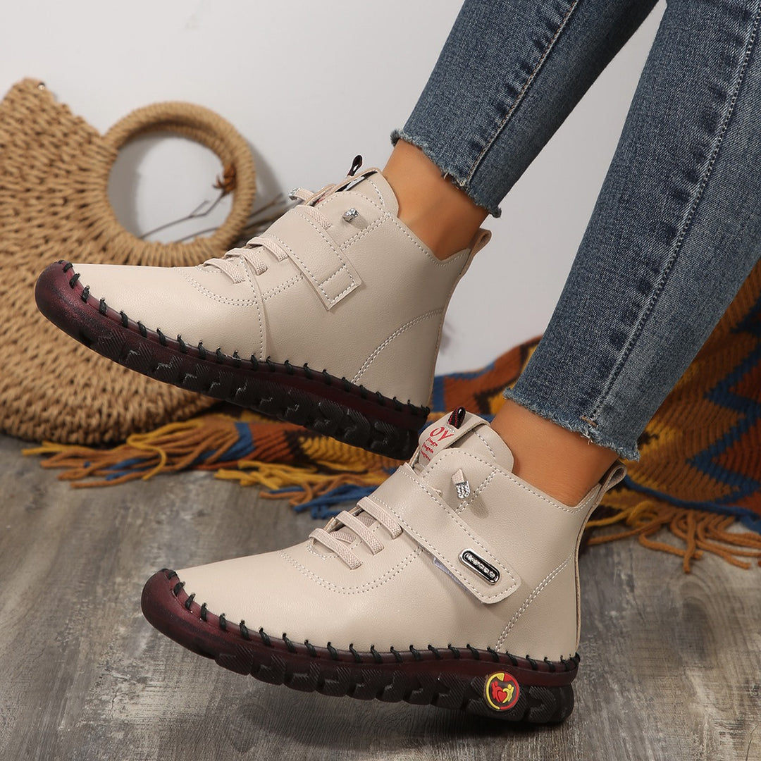 Ladies stylish ankle-high comfort ankle boots with Velcro fastener and hand-stitched decorative seam Mune Fashion
