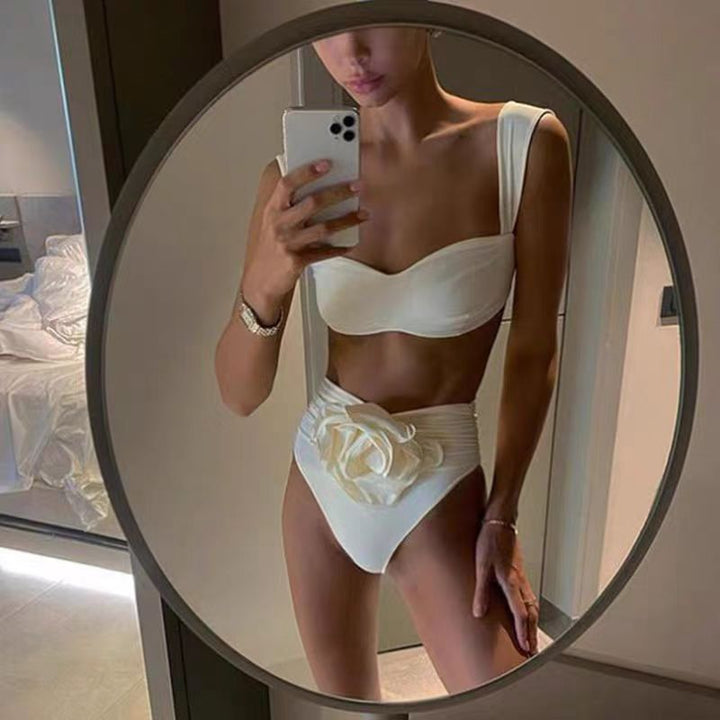 Women's Elegant Bikini Cut with Floral Detail Mune Fashion