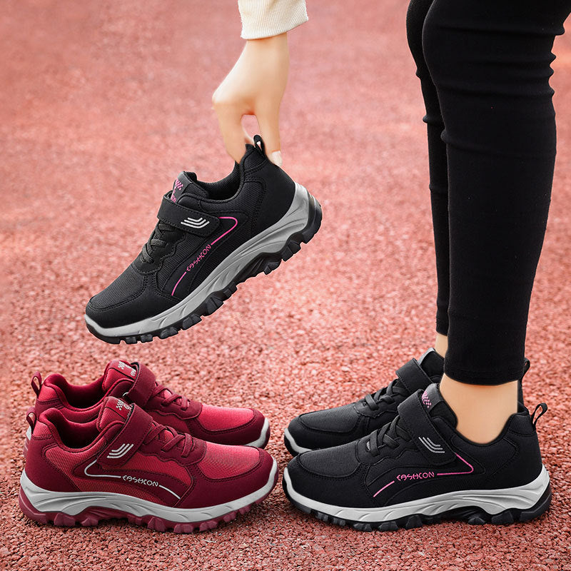 Ladies nan robust Trailwalking sneaker with Velcro closure, padded heel support and shock-absorbing profile sole Mune Fashion